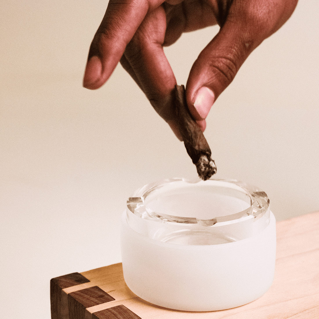 Smoke Honest Travel Glass Ashtray - product image 1