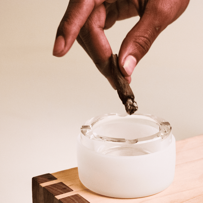 Smoke Honest Travel Glass Ashtray - product image 1